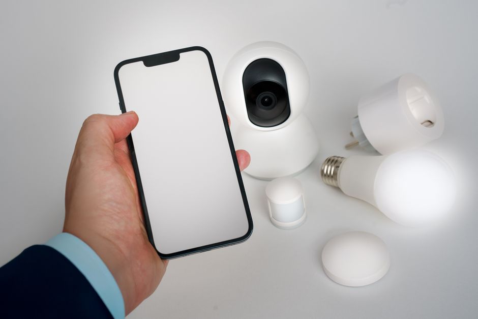How Smart Home Devices Work Together 2026: Matter, Thread & Hubs